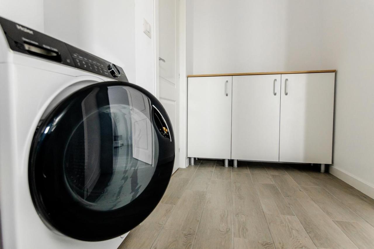 Samplus Central Apartment Craiova Buitenkant foto